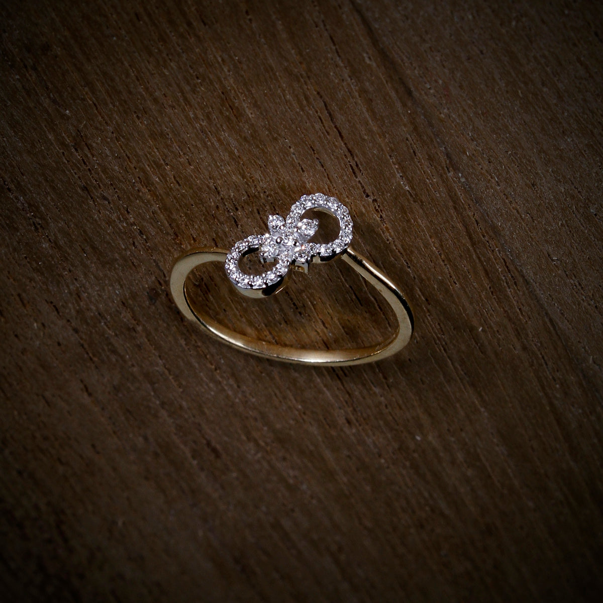 silver diamond studded heart pendant